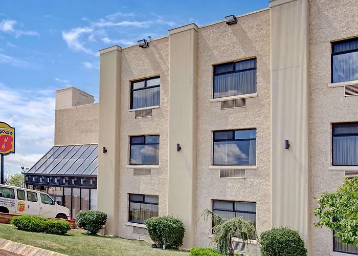 Super 8 By Wyndham Jamaica North Conduit