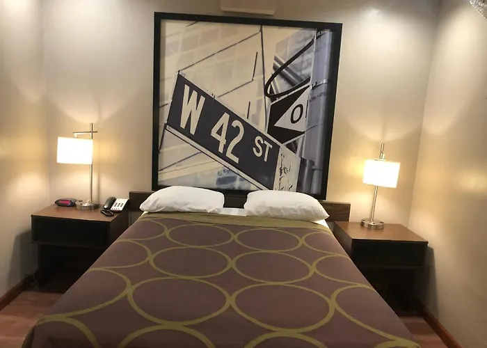 Super 8 By Wyndham Jamaica North Conduit